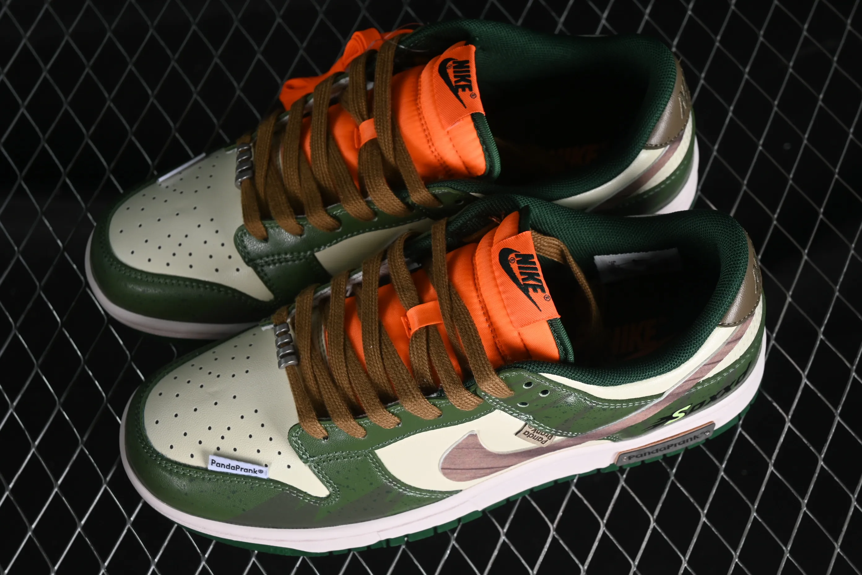 All Categories Nk SB Dunk Series Nk SB Dunk Low Low-top Sneakers Nk Dunk Low Panda Prank-Street Racing Lightyear Distressed SB Strappy Low-top Casual Sneakers DD1391-300
